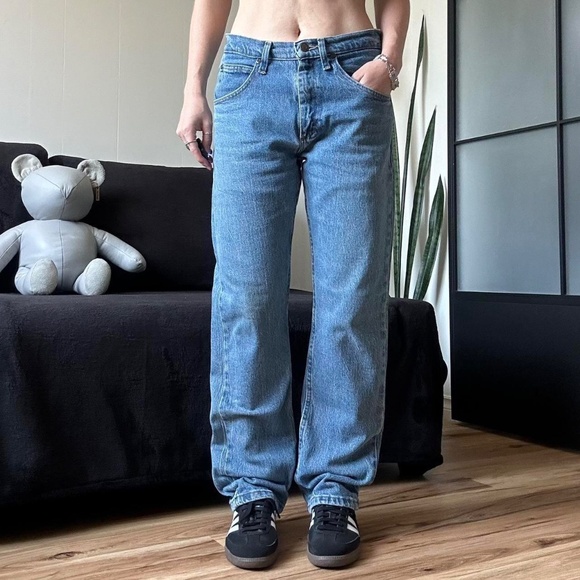 Wrangler Classic Denim Boyfriend Fit Jeans - Picture 5 of 8